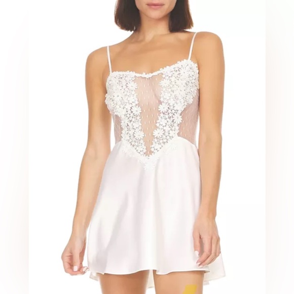 Flora Nikrooz Showstopper Chemise in Ivory - Picture 2 of 6